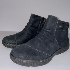 Clarks Caroline Derby Black Suede Booties Size 7.5 Wide